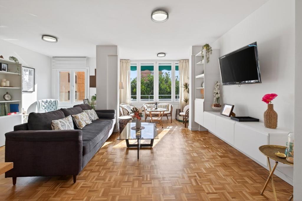 New apartment in the city center 3beds, 2baths & parking