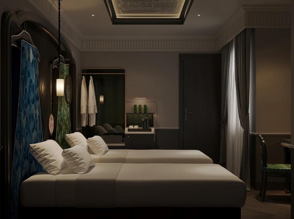 Deluxe Twin Room with Internal Window