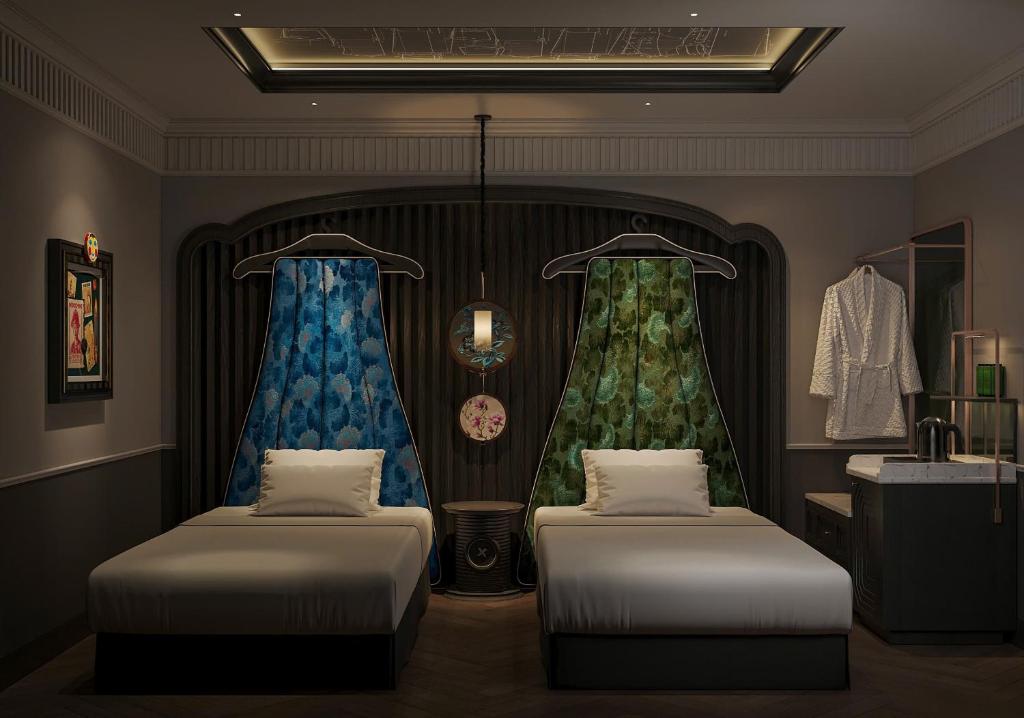 Deluxe Twin Room with Internal Window