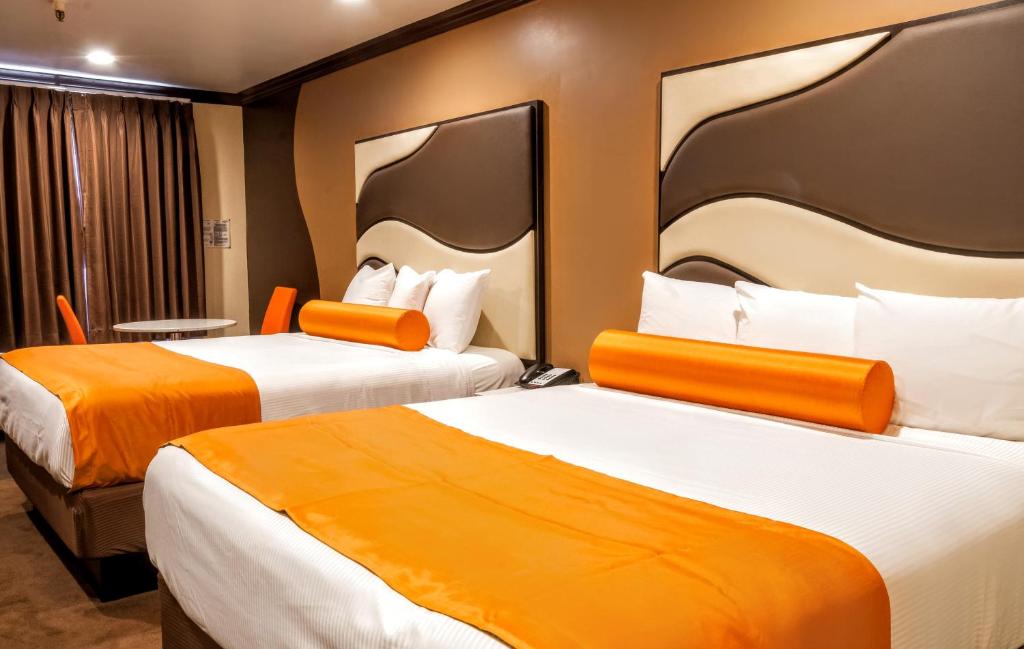 Redondo Pier Inn - Queen Room With Two Queen Beds