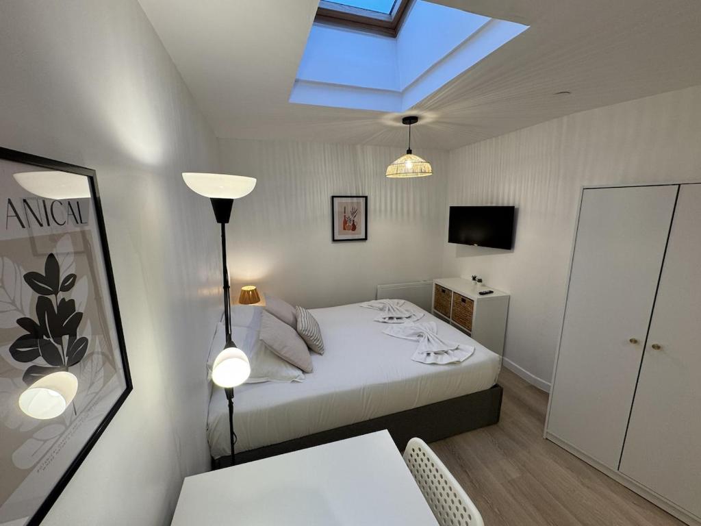 Llit o llits en una habitació de Studio moderne Amiens
