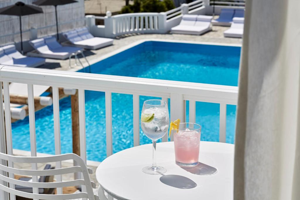 Mr and Mrs White Tinos - 9