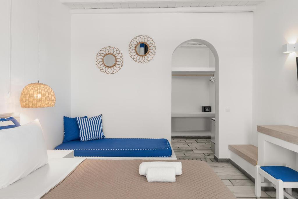 Mr and Mrs White Tinos - 1