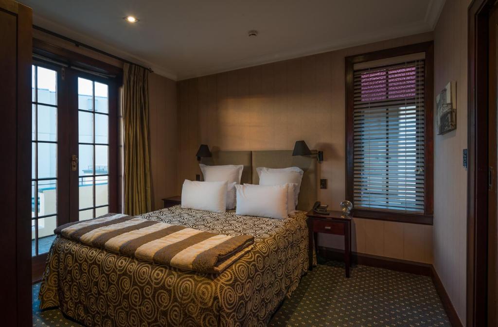 The Crown Hotel - Resim 35