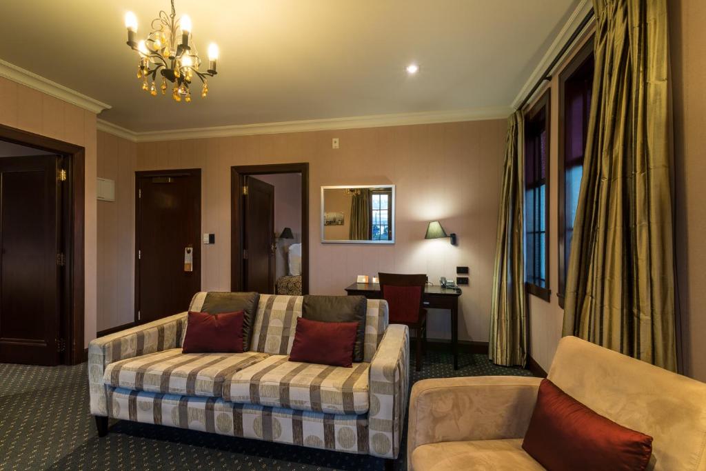 The Crown Hotel - Resim 31