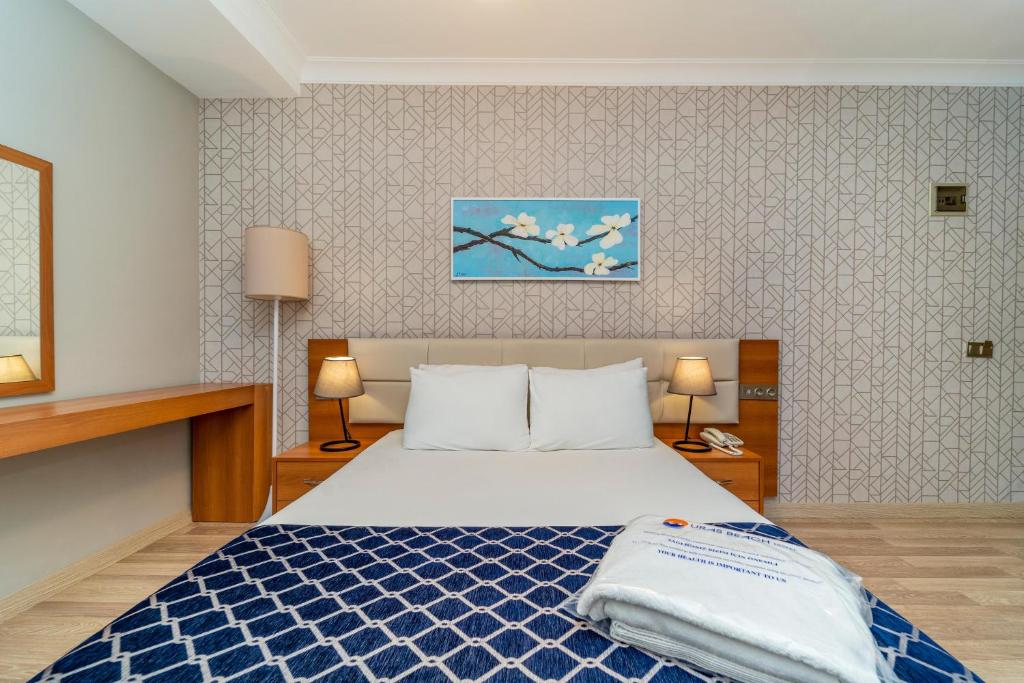 Uras Beach Hotel - Tweepersoonskamer Met Direct Uitzicht Op Zee