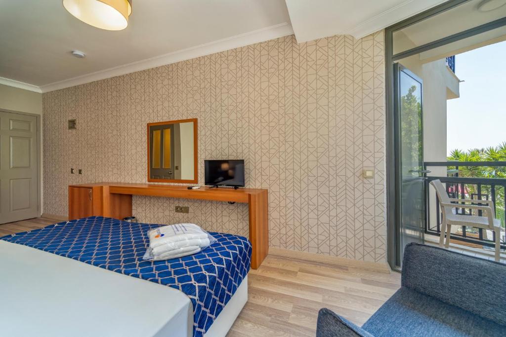 Uras Beach Hotel - Habitación Doble Estándar - Vista Parcial Al Mar