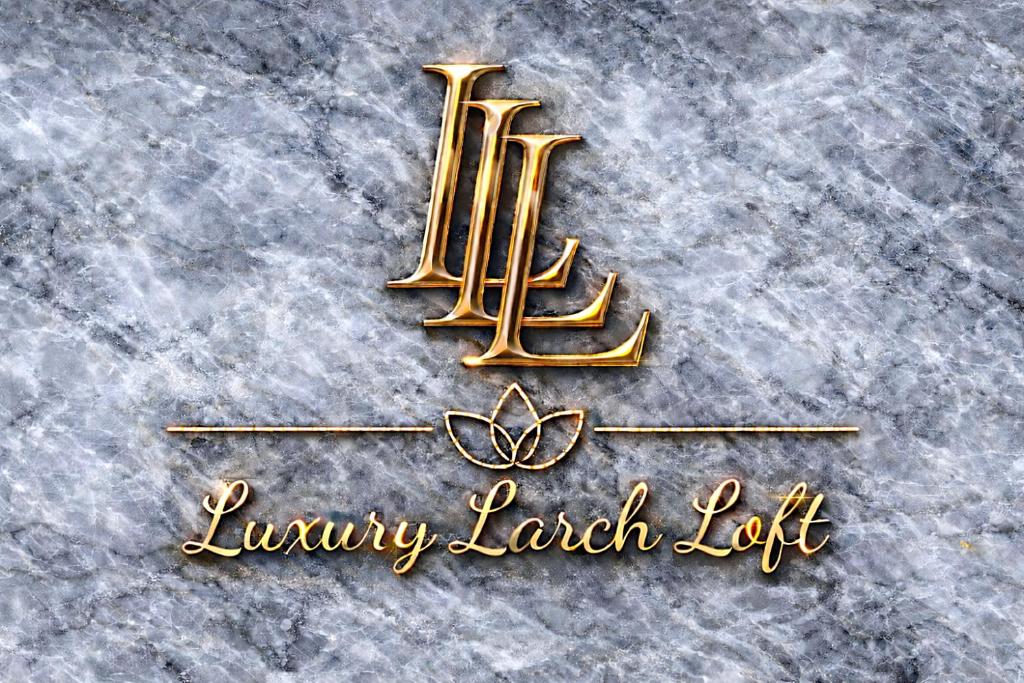 a gold logo for a luxury lash lash kit at Luxury Larch Loft in Tesido