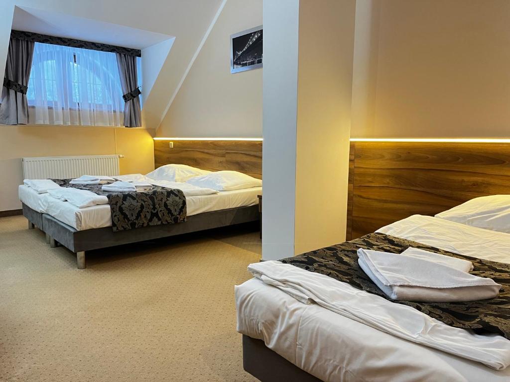 Hotel Gorzelanny - basen , jacuzzi , sauna sucha, parowa w cenie pobytu! - Habitación Triple Con Baño Privado
