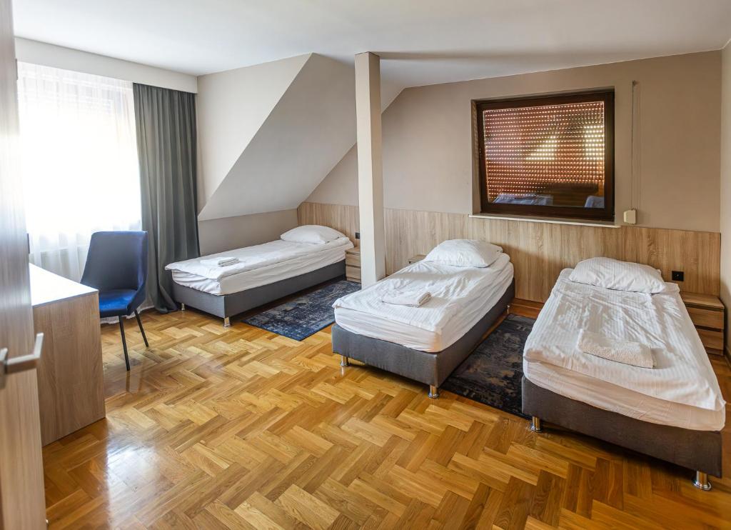 Hotel Zodiak - Triple Room