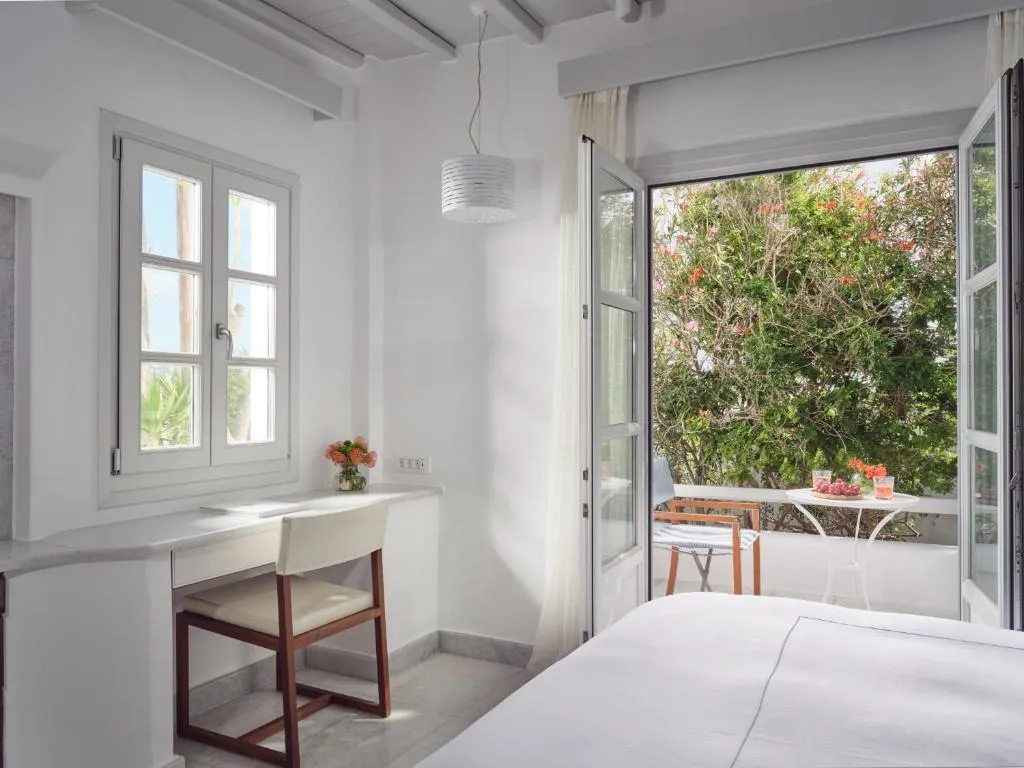 Junior Suite with Courtyard View