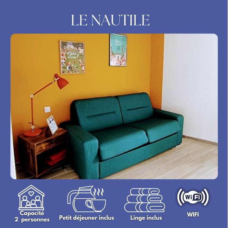 a green couch in a living room with a lamp at Le Nautile - petit déjeuner - 10mn du Parc in Treize-Vents