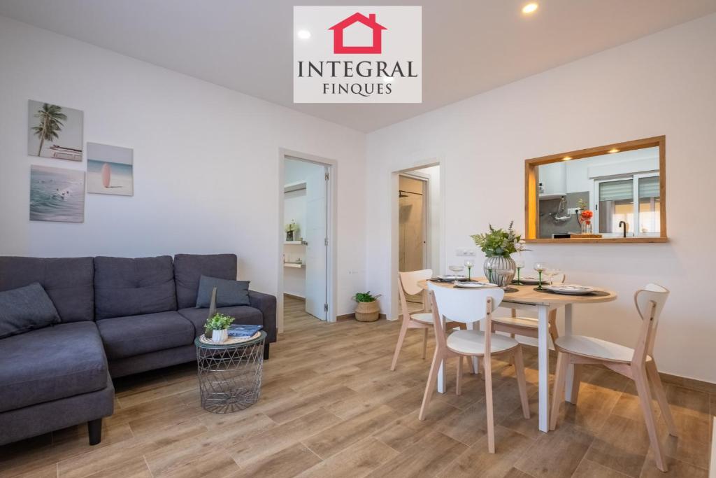 a living room with a couch and a table at Apartament Marea Baixa in Palamós