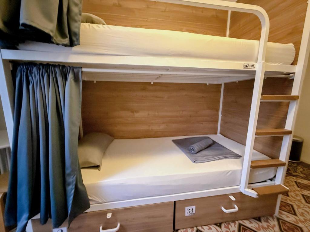 Fabrizzio's Petit - 12