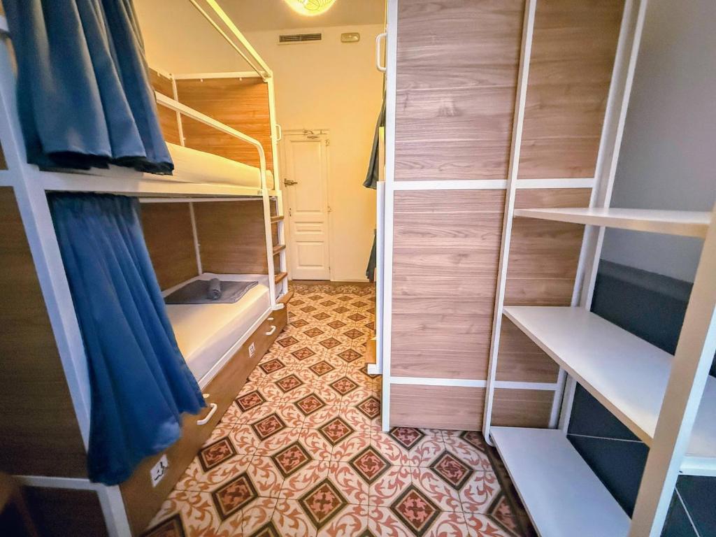 Fabrizzio's Petit - 15