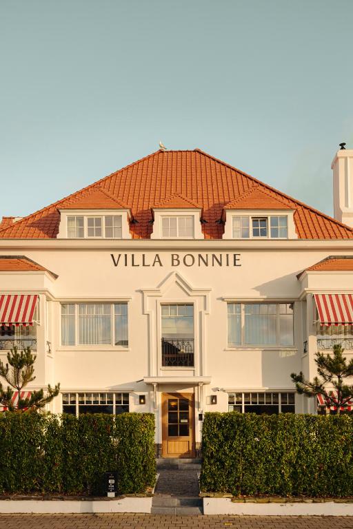 a building with the name villa bonne at Hotel Villa Bonnie in Knokke-Heist