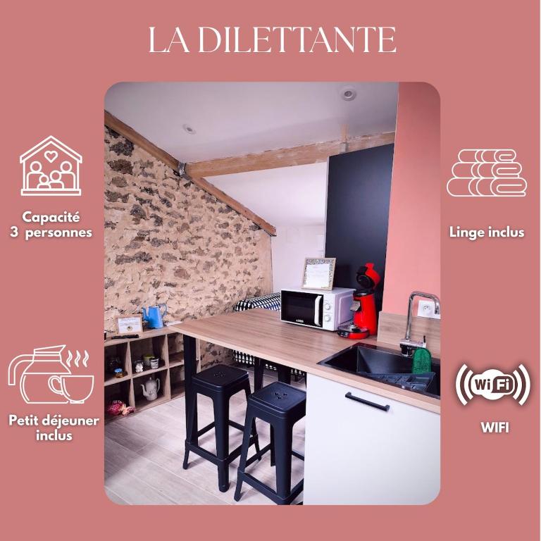 a kitchen with a table and stools in a room at La Dilettante - petit déjeuner inclus - 10mn du Parc in Treize-Vents