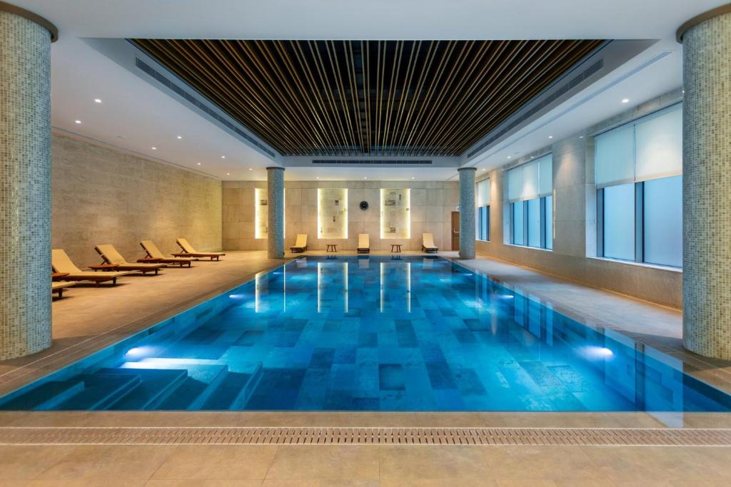 لابی و فضای عمومی Holiday Inn Baku by IHG - تصویر ۵