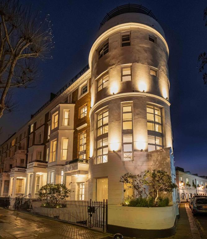 a building with a round tower on the side of it at AYLI - Kensington in London