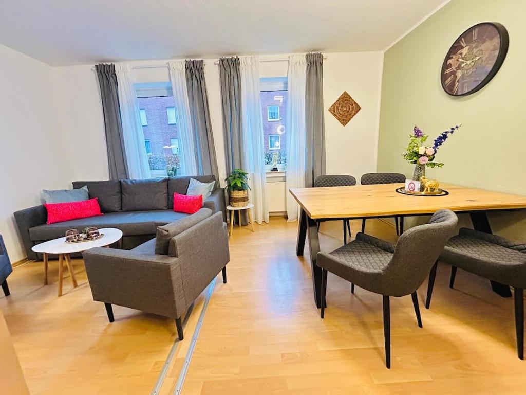 a living room with a couch and a table and chairs at Fewo am Disselhook in Lüdinghausen