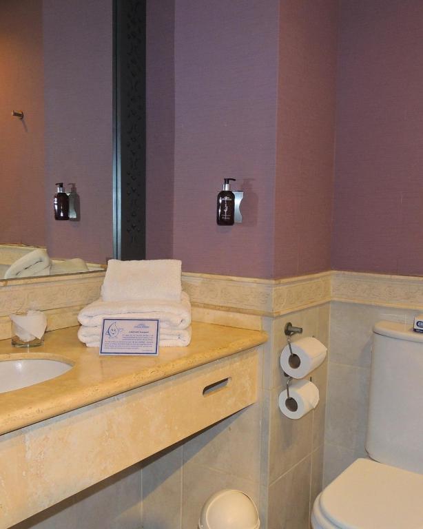 Howard Johnson Pilar Resort Spa & Convention Center