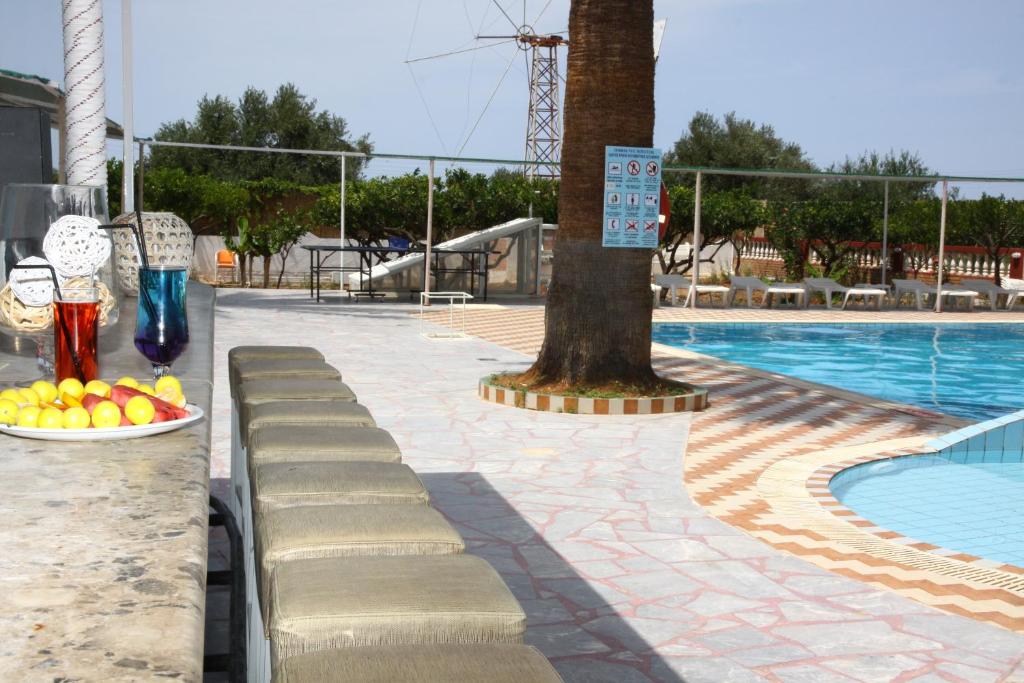 Bazén v ubytování Triton Garden Hotel nebo v jeho okolí