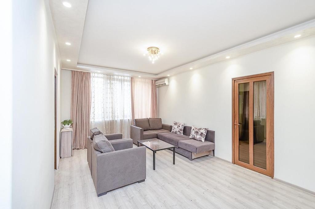 تصویر اتاق‌های 27Excellent apartment in the very center of the capital - تصویر ۲