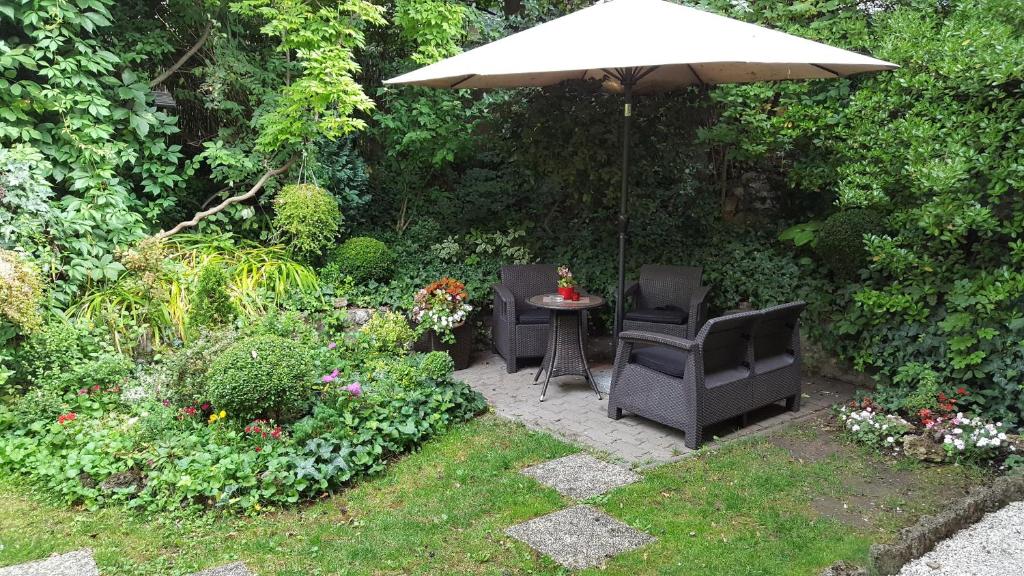 Zahrada ubytování Hotel Romantik Eger