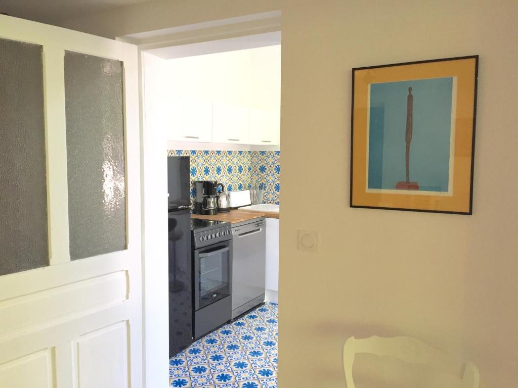 Loire Valley Medieval Getaway - Family Cottage With Garden View