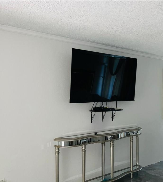 Noble Retreat Condo with Pool, Free Parking & Wi-Fi