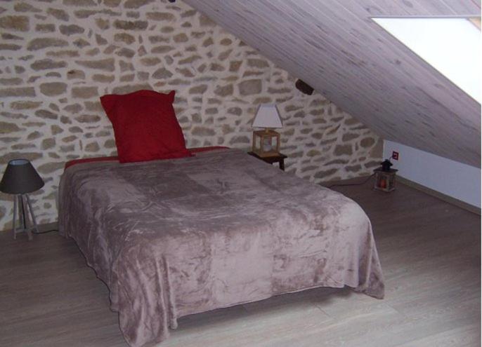 เตียงในห้องที่ La Maison De Marie-Claire