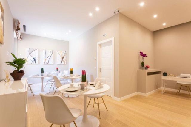 a living room with a table and chairs in it at Casa Ilaria in Naples