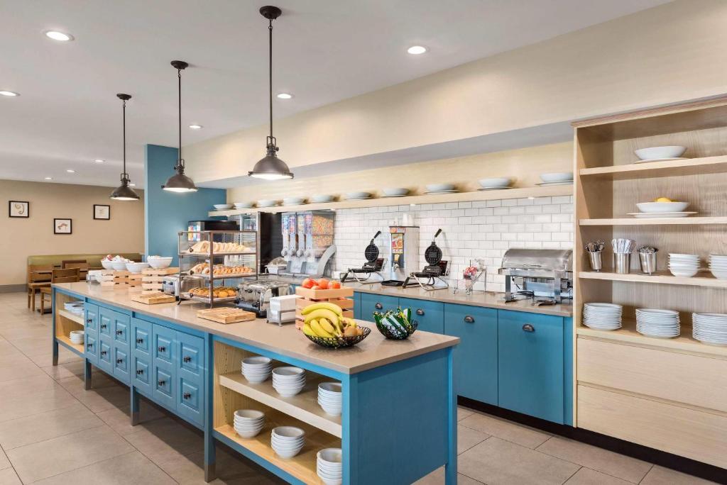 Country Inn & Suites by Radisson, Middleton - Madison West photo