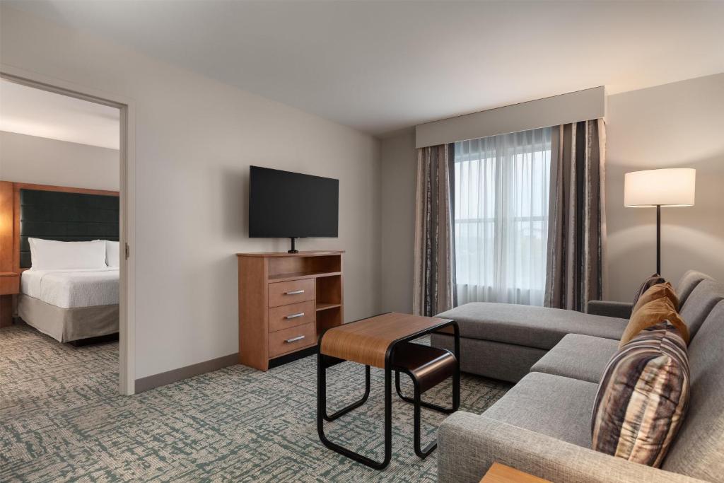 Homewood Suites TechRidge Parmer @ I-35 photo