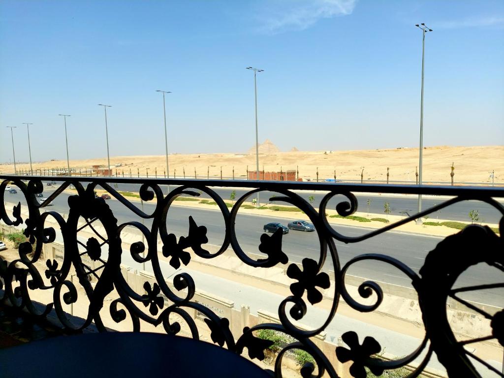 Pyramids Planet Hotel - 6