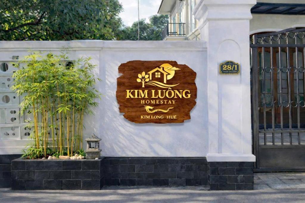 a sign on the side of a building at Kim Luông Homestay in Thôn An Hòa