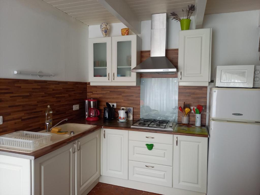 Kuchyň nebo kuchyňský kout v ubytování Maison proximité plages