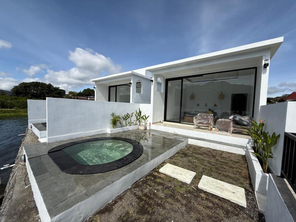 a house with a swimming pool in the backyard at Uma Danu Villas Kintamani in Kubupenlokan