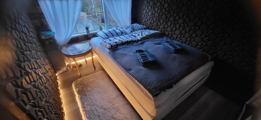 เตียงในห้องที่ Eyja Room