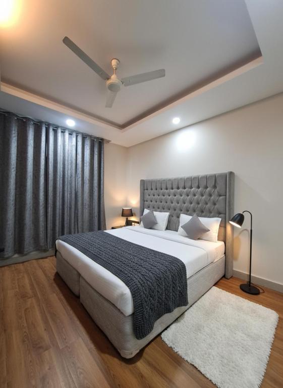 a bedroom with a large bed and a window at Hotel Giri Prime Inn Near Cyber City, Phase 3 Metro in Gurgaon
