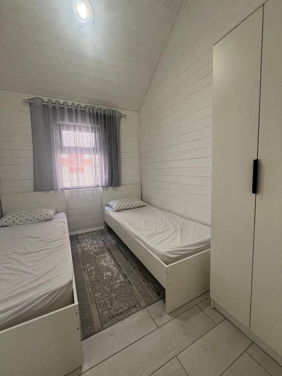 Llit o llits en una habitació de Малинка
