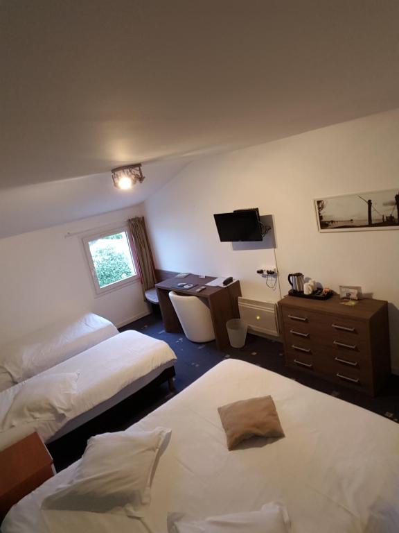 Hôtel Restaurant de l'Ecu - Quadruple Room