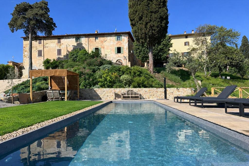 a swimming pool in front of a building at Villa Gianotti by MMega in Lugnano