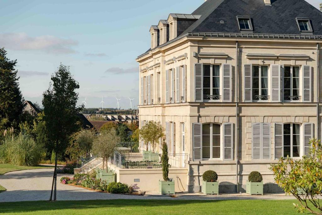 Domaine de l'Ormeau - Luxury Estate with Indoor Pool and Spa in Falaise, Normandy - Steps from William the Conqueror's Castle