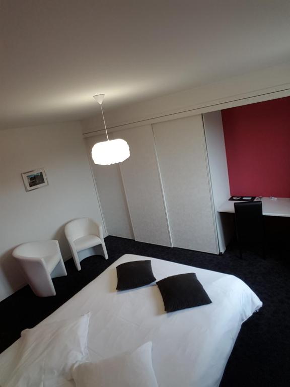 Hôtel Restaurant de l'Ecu - Superior Double Room