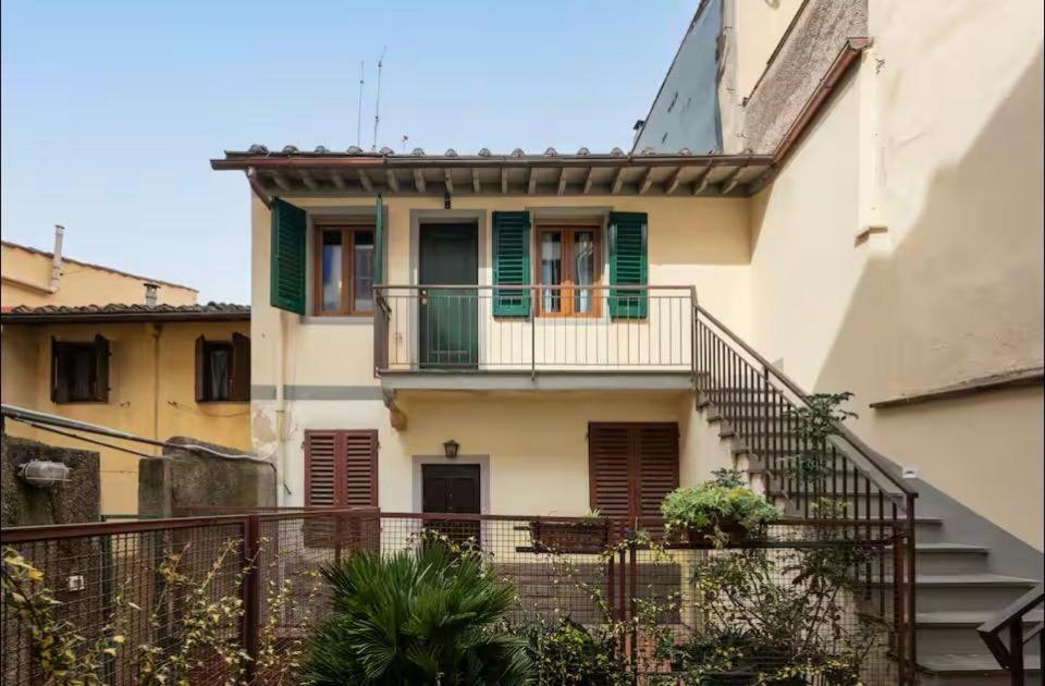 Fully Renovated Cosy Oltrarno Apartment with patio