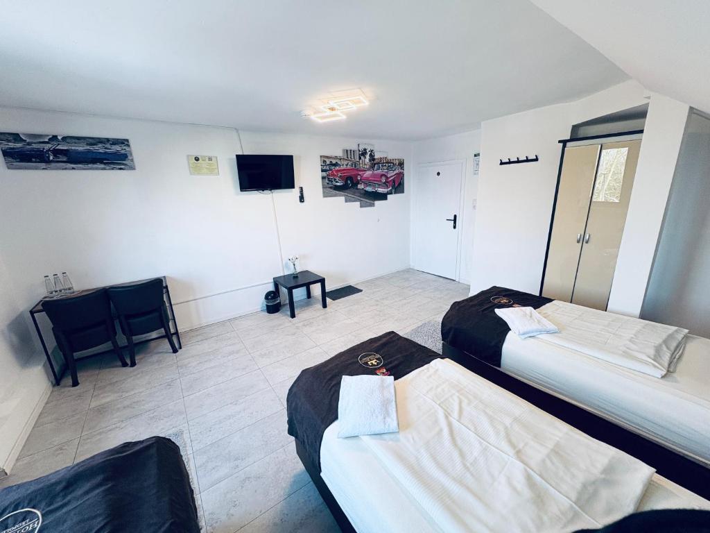 Hotel Royal - Triple Room With Private External Bathroom