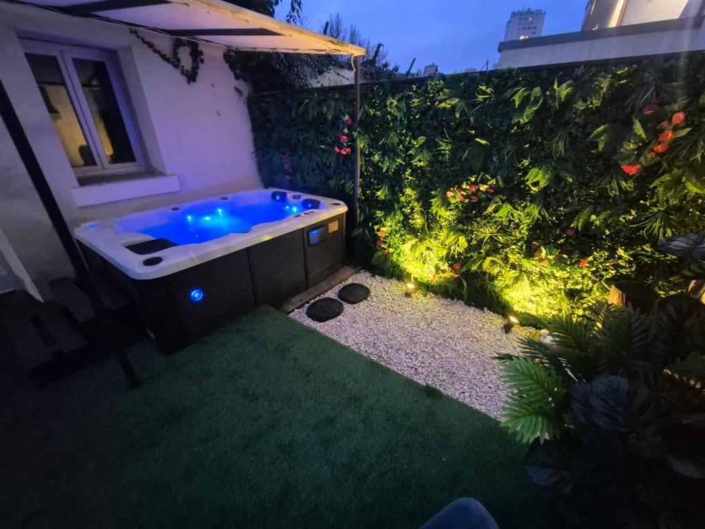 Studio avec Spa Privatif & Terrasse Jungle Dijon Centre