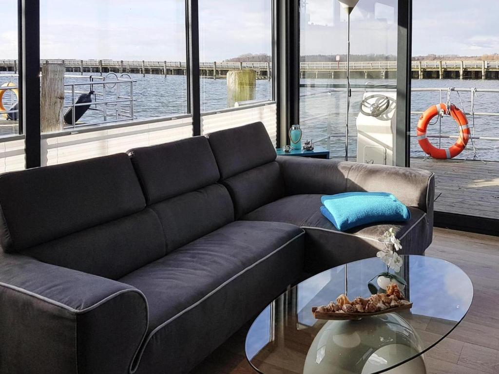 Hausboot Floating House Leni in Ribnitz-Damgarten - Housity