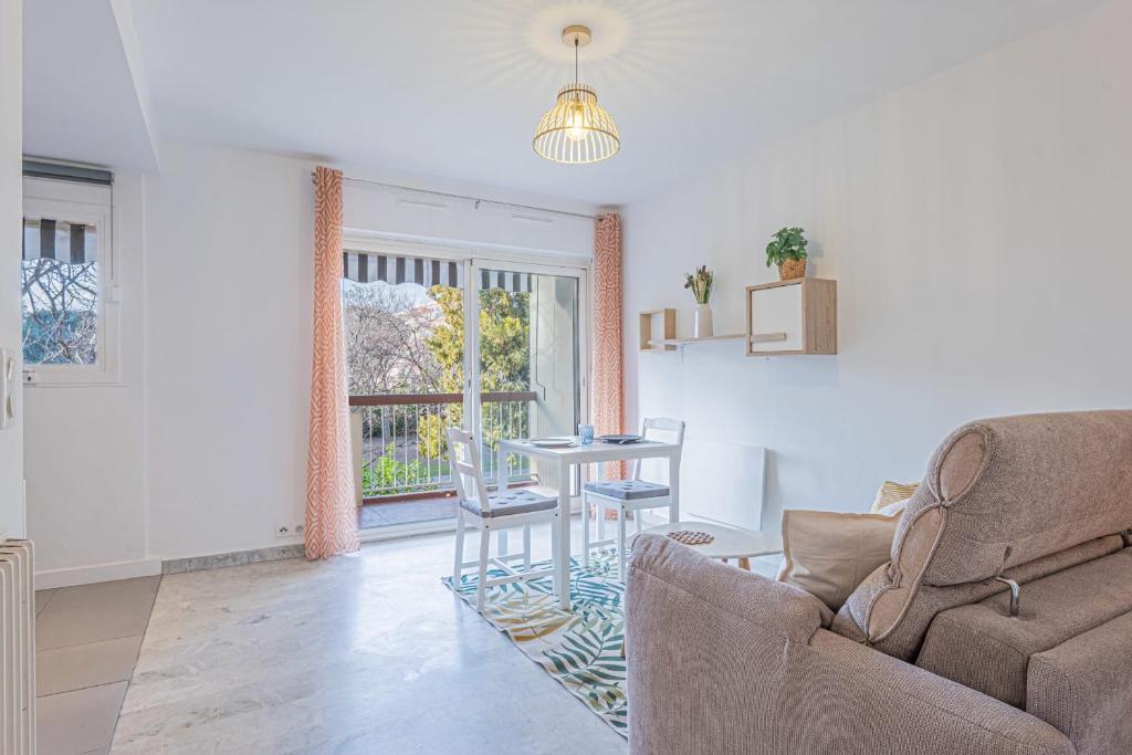 Studio avec balcon et parking proche plages